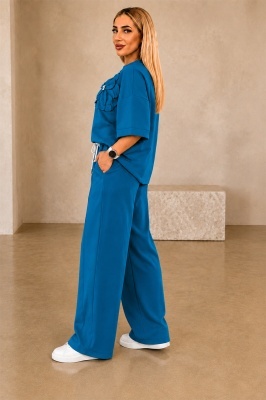 Compleu casual, doua piese Solenne, cu detaliu floral si cristale albastru inchis