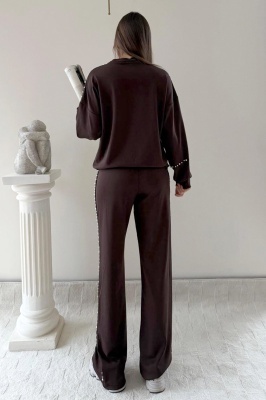 compleu sport feminin cu accente elegante