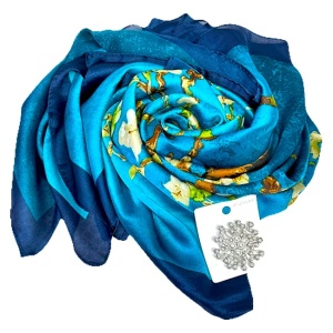 Pachet cadou Silk & Shine, cu esarfa din matase si brosa, in cutie cu fereastra, Albastru Multicolor