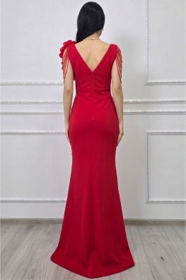 rochie lunga eleganta rosie cu floare pe umar si crapatura pe picior detaliu spate