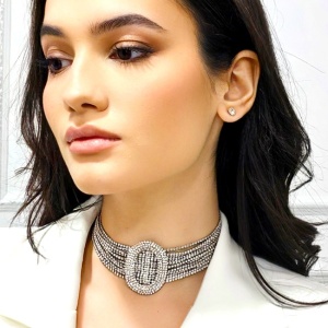 choker cu pietre stralucitoare