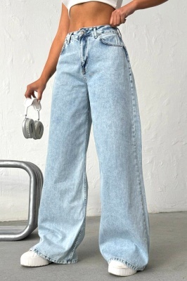 Blugi wide leg Seoul, perforatii si detaliu roz cu pietre, Albastru deschis