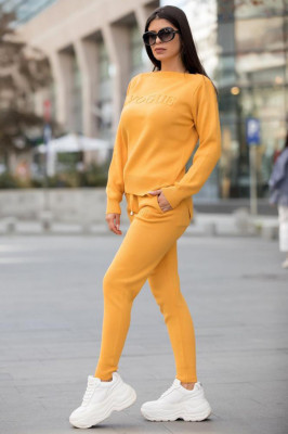 Compleu tricot VGE, bluza cu imprimeu embosat si pantaloni conici, Mustar1
