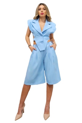 compleu elegant cu pantaloni scurti albastru baby blue