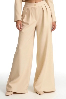 Costum dama cu sacou scurt, umeri buretati si pantaloni wide leg. Design elegant, modern, ideal pentru tinute statement si evenimente.