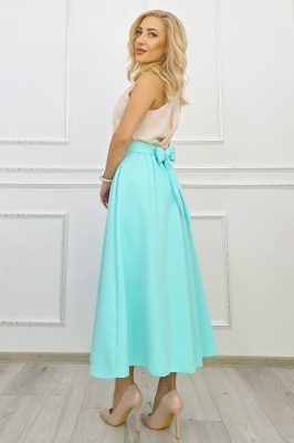 fusta lunga turquoise voluminoasa cu pliuri adanci si talie inalta