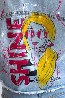 Geaca de blugi Power Barbie, croiala scurta si imprimeu cu aspect pictat, Albastru azur 1