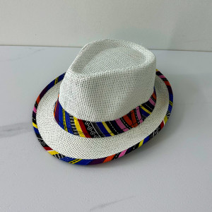 Palarie de plaja Khay, din paie, panglica multicolora, calota inalta, arcuita si bor asimetric 