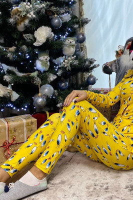 Pijama lunga tip salopeta Vicky, cu maneca lunga, inchidere cu nasturi si imprimeuri diverse, colorate, Parrot1