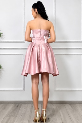 Rochie scurta de ocazie tip babydoll cu umeri descoperiti, falduri ample, material cu efect lurex si fermoar la spate roz