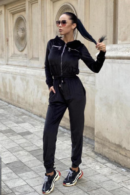 Salopeta din catifea neagra