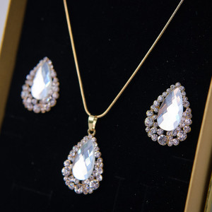 Set accesorii Feeling, din inox, cu cercei, lantisor si pandativ cu cristale, in cutie eleganta, Gold Drop 4