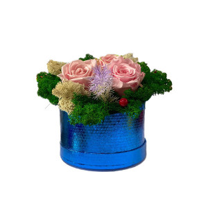 Aranjament Floral cu 3 trandafiri criogenati pe pat de licheni naturali stabilizati 6