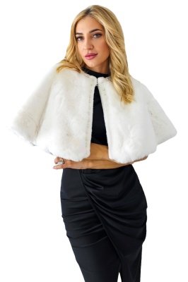 pelerina din blana de culoare alba
