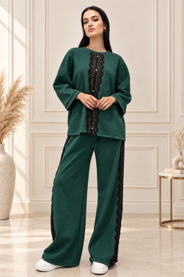 Compleu casual Alberta, cu insertii din dantela si perle, Verde Smarald, Marime OneSize