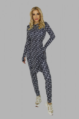 Compleu din doua piese Wonder Disco, imprimeu cu tonuri realiste, bluza cu slituri laterale si pantaloni cu textura elastica, Negru