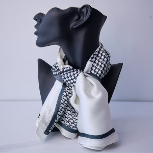 Esarfa Soft, cu imprimeu si matase satinata, in cutie eleganta, Alb, 70x70 cm