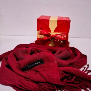 Fular lung Cassy, tip esarfa, cu franjuri, ambalat in cutie premium cadou, 185x90cm, Burgundy