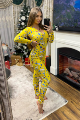 Pijama lunga tip salopeta Vicky, cu maneca lunga, inchidere cu nasturi si imprimeuri diverse, colorate, Yellow sponge