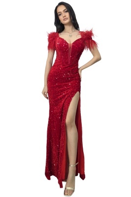 rochie rosie dama de gala cu detalii feather si design modern