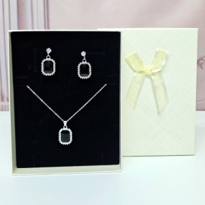 set cadou bijuterii negre pentru tinute elegante