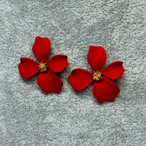 Cercei A Little Magic, cu design floral si prindere cu tija, Rosu 5