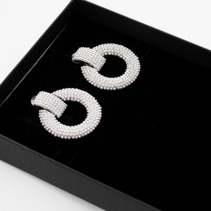 Cercei eleganti accesorizati cu strasuri in forma de perle, Merlin, in cutie cadou, Argintiu1