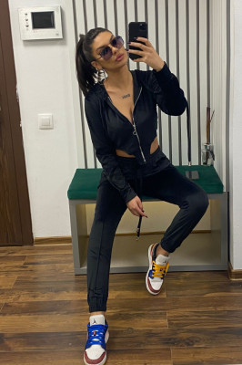 Compleu de catifea Catlyn, pantaloni cu banda elastica si bluza cu fermoar, Negru1