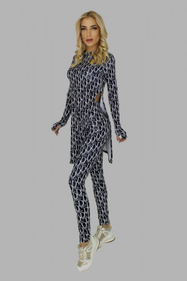 Compleu din doua piese Wonder Disco, imprimeu cu tonuri realiste, bluza cu slituri laterale si pantaloni cu textura elastica, Negru1