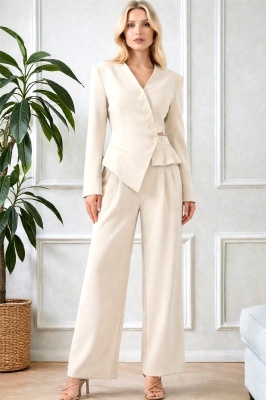 Costum Lareen cu linie moderna si sacou asimetric, decupat in talie, Crem, Marime S/M