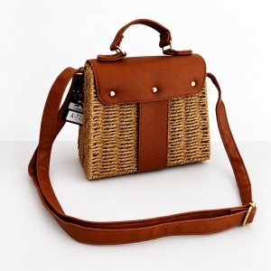 Geanta crossbody Eda, din rachita si piele ecologica, Maro ciocolata, detaliu spate