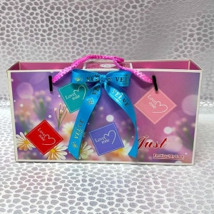 Pachet stilat pentru femei Graceful Moments, cu parfum Ameerat Al Arab, trandafiri de sapun si esarfa satinata, Albastru detaliu