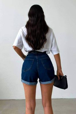 Pantaloni scurti de blugi Mika, cu manseta, croiala mom slimfit si buzunare practice, Albastru inchis spate