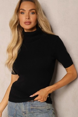 bluza cu guler rulat perfecta pentru seri racoroase