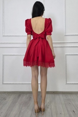 rochie rosie scurta eleganta cu insertii de dantela
