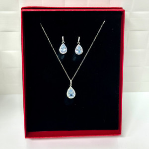 Set accesorii Precious Cristal, din inox, cu cercei, lantic si pandantiv, stilizat cu pietre semipretioase si cristale, in cutie cadou, Argintiu 2