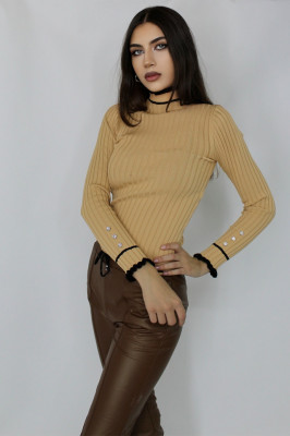 Bluza Renia, cu volane minimaliste la guler si nasturi cu cristale decorative, Crem