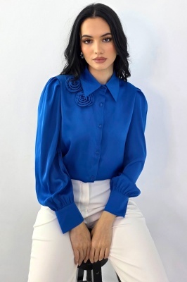 camasa dama albastra cu brosa florala nedetasabila