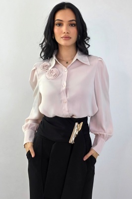 Camasa eleganta AVELA, cu brosa florala nedetasabila, ROZ, Marime S/M