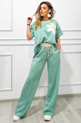 Compleu dama CRYSSA, bluza oversize cu floare aplicata, cristale si pantaloni Large, Verde pastel, Marime S/M/L