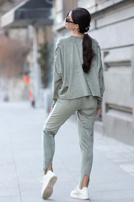 Compleu de catifea Beya - pantaloni cu banda sub talpa si bluza larga - Olive