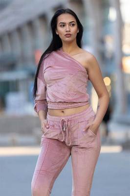 Compleu de catifea Mirabey pantaloni si bluza cu umar gol, Roz-fata
