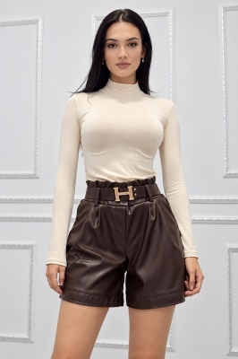 Pantaloni scurți damă cu croială lejeră și talie înaltă, maro