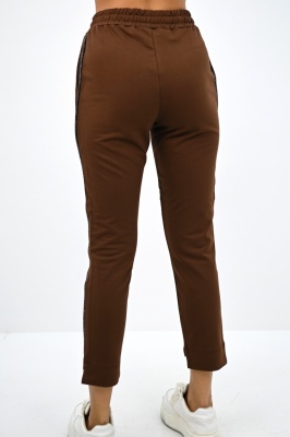 Pantaloni sport FlexLine, cu vipusca in relief si lungime asimetrica, Maro spate