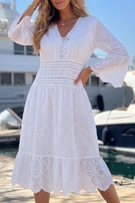 Rochie alba midi Filionela cu broderie perforata, decolteu in V, maneci evazate si volan la baza