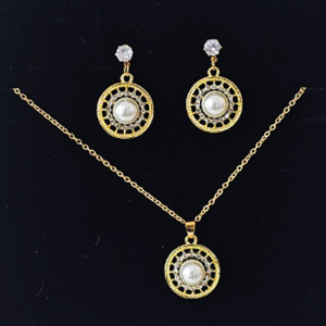 Set accesorii Feeling, din inox, cu cercei, lantisor si pandativ cu cristale, in cutie eleganta, Auriu 1