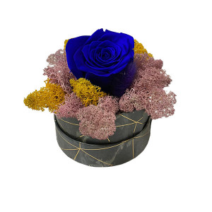 Aranjament Floral, cutie cu trandafir criogenat pe pat de licheni naturali stabilizati 2