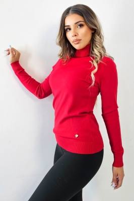 bluza rosie pe gat