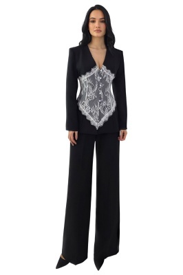 costum dama cu structura clara si rafinament