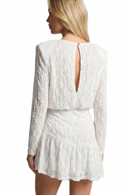 salopeta din dantela alba cu design feminin